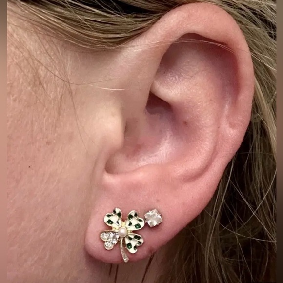 ‼️3/$30 Four Leaf Clover Stud Earrings With Green Enamel Leaves And Pearl Center - Picture 4 of 7
